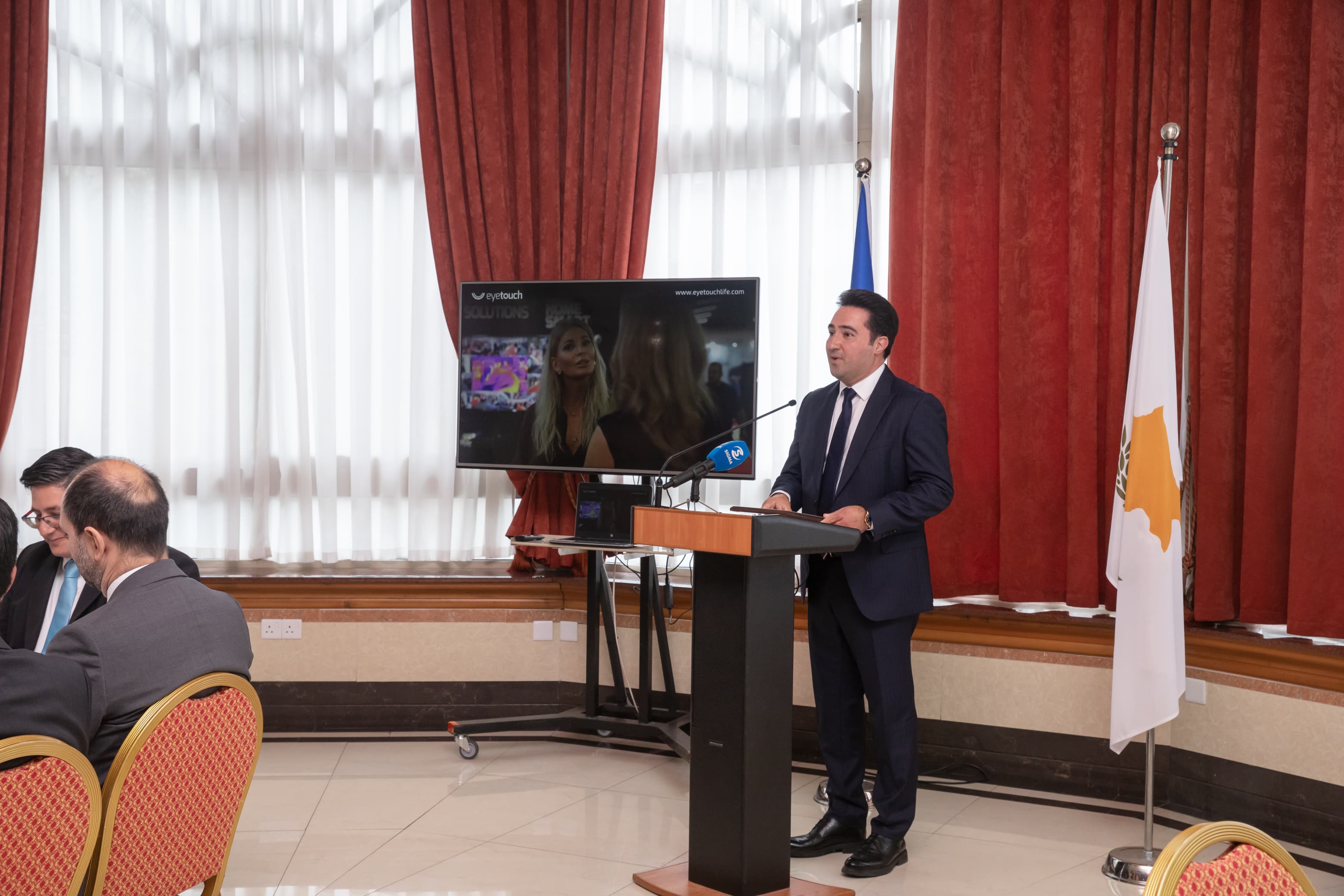Ehsan Amiri Receives Special Recognition Award at the Ambassadors Lunch gallery image 9